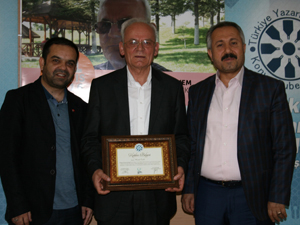Batılı formla yerli edebiyat olmaz