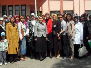 Hanımlar yaşlılarla buluştu