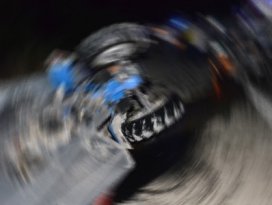Konyada otomobil römorka çarptı!