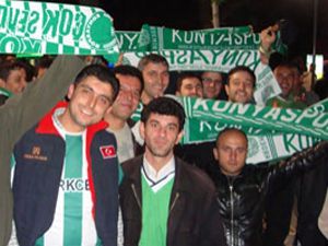 Taraftar Konyasporu coşturmaya gitti
