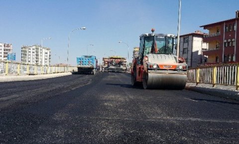 Akyürek: “31 ilçede asfaltta rekor kırıyoruz”