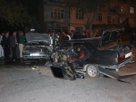 Konya’da iki otomobil kafa kafaya çarpıştı: 4 yaralı