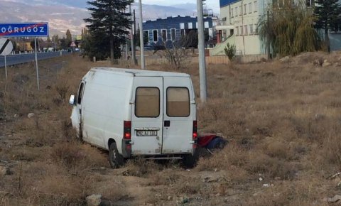 Konya’da kamyonet şarampole devrildi: 1 ölü, 1 yaralı