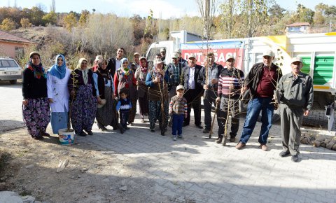 Üreticilere ücretsiz dut fidanı dağıtıldı