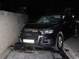 Kontrolden çıkan cip elektrik direğine çarptı