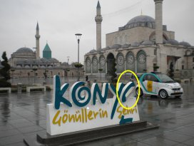 “Konya Gönüllerin Şehri” tabelası yine tahrip edildi