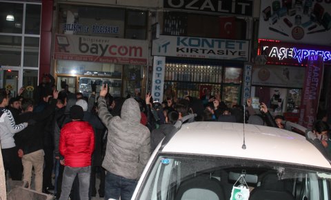 Konyada HDP il binası taşlandı