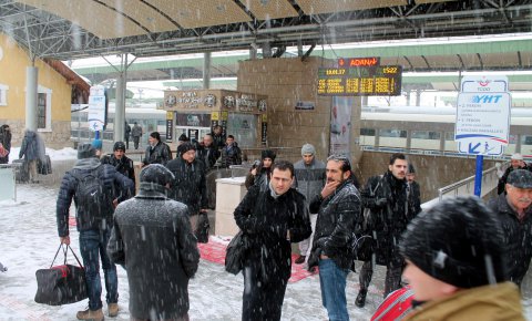 Donan makas hızlı tren seferini aksattı