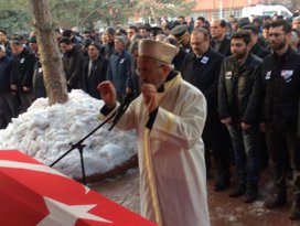 Konya şehidini kalbine gömdü