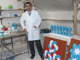 Hayalini çatı katında sanata dönüştürüyor