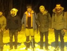 Dağda kaybolan gençleri jandarma kurtardı
