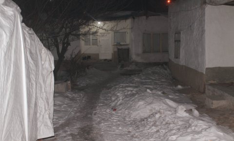 Tartıştığı eşini 8 yerinden bıçakladı