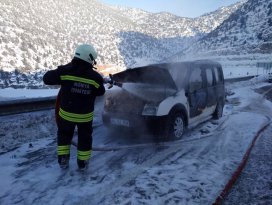 Konyada hareket halindeki araç yandı