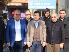 Altunyaldız, sebze ve meyve komisyoncularıyla buluştu