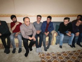Başkan Özaltun, sosyal medya daveti üzerine öğrenci evini ziyaret etti