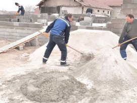 Karatay Belediyesinden evi yanan aileye yardım
