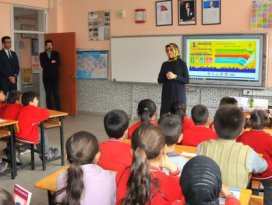 Akşehirde öğrenci-yazar buluşmaları sürüyor