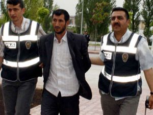 Katil ölü taklidi yapıyordu diyerek kendini savundu