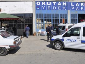 Oto sanayi sitesinde iş yerlerinden hırsızlık