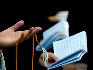 Eller barış için semaya kalkıyor