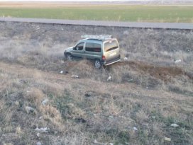Konyada araç şarampole uçtu