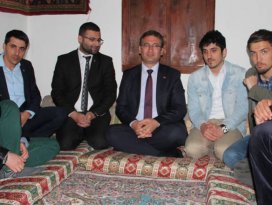 Mustafa Efe gençlerle bir araya geldi