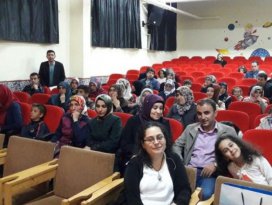 Velilere çocuklarda özgüven semineri