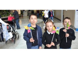 Hastaneye giden çocuklara 23 Nisan hediyesi