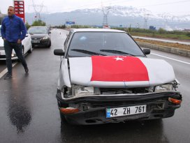 Konyada 3 araç kazaya karıştı! 4 yaralı