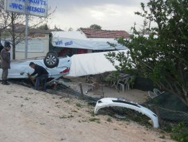 Konyada otomobil devrildi : 4 yaralı