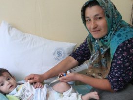 Ameliyat olan Veli bebeğin doğum günü kutlandı