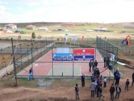 Beyşehirin 27 mahallesi çok amaçlı sahaya kavuştu