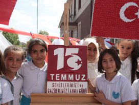 15 Temmuz kahramanlarını resmetti