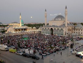 Mevlana Meydanında gelenek devam edecek