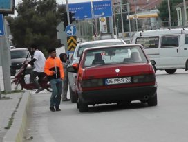 Suriyeli çocuklar tehlikeli şekilde dileniyor