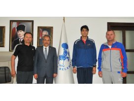 Başkan Akkaya’dan başarılı sporcuya ödül