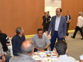 Muhtarlar ve mahalle başkanları iftarda buluştu