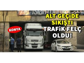 Konyada alt geçide sıkışan tır trafiği felç etti