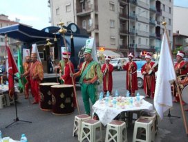 Beyşehir’de mahalle iftarlarında mehter coşkusu