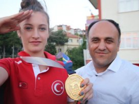 Dünya şampiyonu Ağrıs’a Konyada coşkulu karşılama