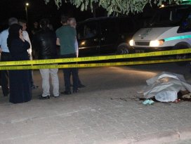 Kazada oğlu ölen oğlunun başından ayrılmadı