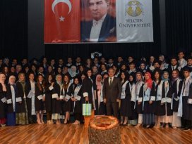 SÜ’de genç diş hekimleri kep attı