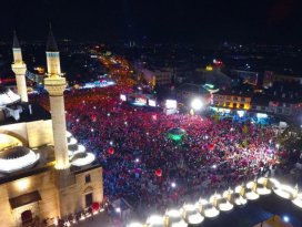 Konya, Mevlana Meydanına akın etti!