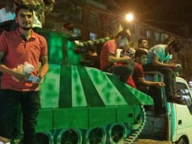 Konyalı gençler 15 Temmuz için suntadan tank yaptılar