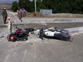 Konyada motosikletler çarpıştı: 1 ölü, 2 yaralı