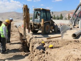 Büyükşehir’in su şebeke ağı genişliyor