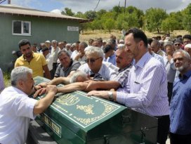 Cinnet kurbanı hemşire gözyaşları içinde toprağa verildi
