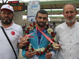 Başarılı sporcu Konyaya iki madalya getirdi