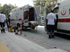 Geri manevra yapan baba çocuğunu ezdi
