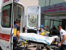 Konya’da otomobil şarampole devrildi